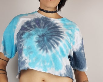 Batik crop Shirt mit Spiralmuster, blau-grau-weiß, Yoga Shirt, Hippie Kleidung, Bauchfreies Sommertop, Baumwolle