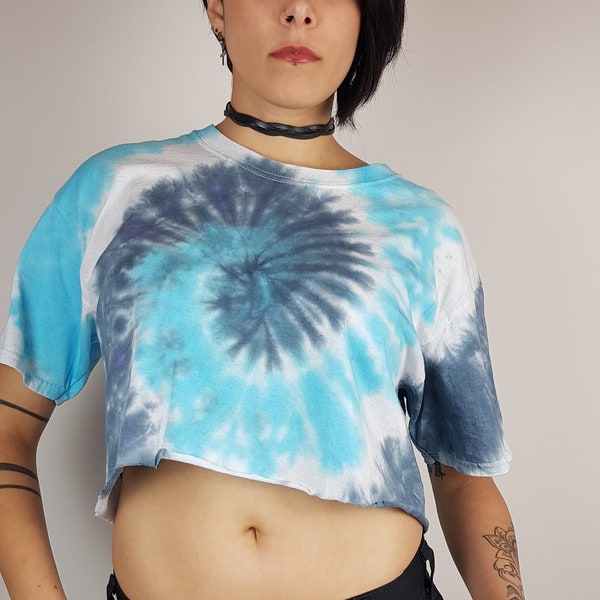 Batik crop Shirt mit Spiralmuster, blau-grau-weiß, Yoga Shirt, Hippie Kleidung, Bauchfreies Sommertop, Baumwolle