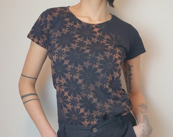 T-shirt blanchi avec dentelle florale, motif mandala, T-shirt design vintage avec dentelle, T-shirt gothique, noir en coton