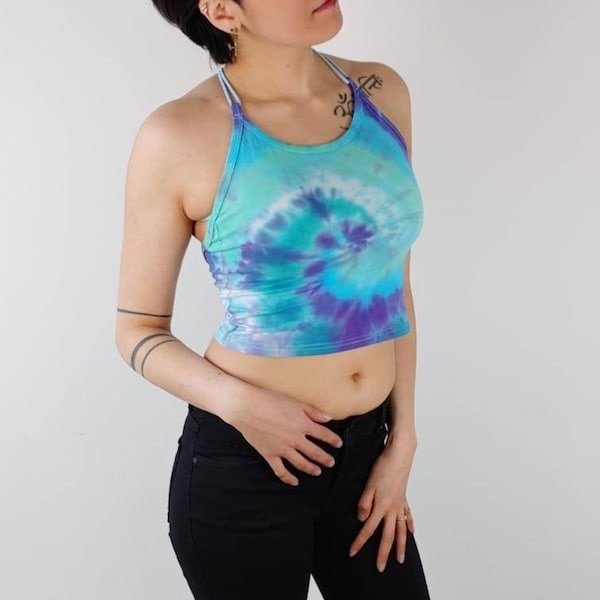 Tie dye crop Top mit Spirale aus Meeresfarben blau lila grün, Größe XS, Batik Top bauchfrei, Hippie Outfit, Yoga Shirt Rückenfrei, Baumwolle