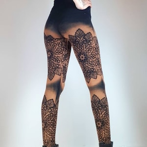 Leggings with floral lace and mandala pattern