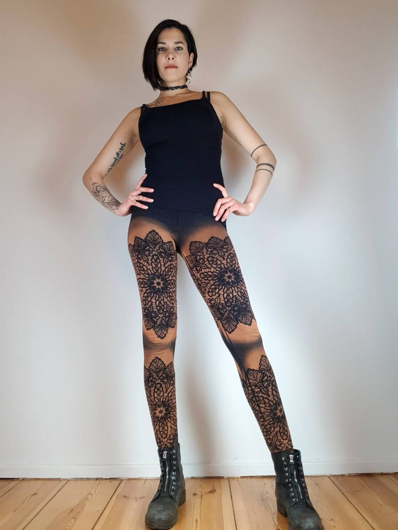 Leggings with floral lace and mandala pattern zdjęcie 3