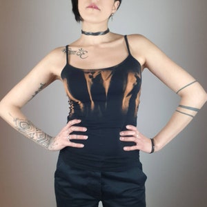 Gebleichtes Gothic Top postapokalyptisch, Vintagedesign cut out Top mit Spitze, Punk Top schwarz aus Baumwolle, XS-XL