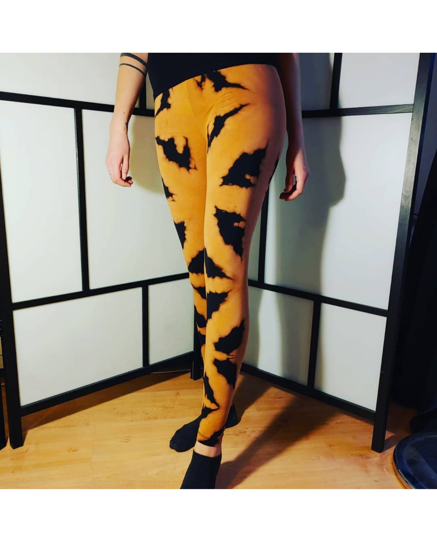 Bold and Stylish Orange Tiger Print Velvet Men's Leggings 