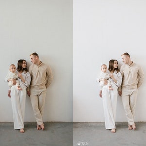 Puede incluir: Una familia de tres personas de pie frente a una pared blanca. Los padres visten ropa beige y el ni&ntilde;o viste ropa blanca. Los padres se miran y el ni&ntilde;o mira a la c&aacute;mara.