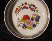 Japanese Imari floral bowl with lid