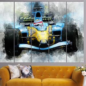 K&ouml;nnte beinhalten: Mehrteiliger Leinwanddruck eines Formel-1-Rennwagens im Aquarellstil. Das Auto ist &uuml;berwiegend blau und gelb, mit schwarzen Reifen und einem Fahrer. Der Hintergrund zeigt graue und wei&szlig;e Aquarellspritzer.
