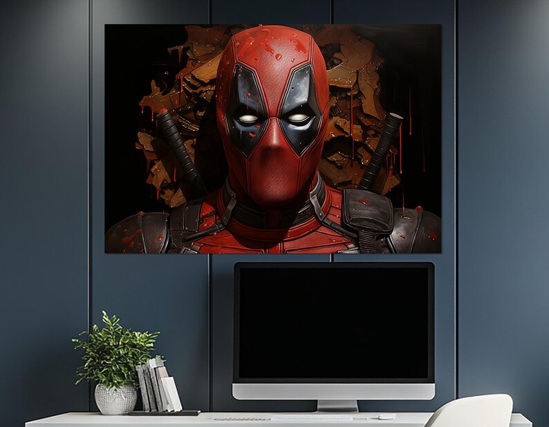 K&ouml;nnte beinhalten: Leinwanddruck mit Nahaufnahme von Deadpool's Gesicht. Die Figur tr&auml;gt eine rot-schwarze Maske und einen Anzug. Der Hintergrund ist dunkel mit einem strukturierten, braunen und goldenen Design. Zwei Schwerter sind hinter der Figur zu sehen.