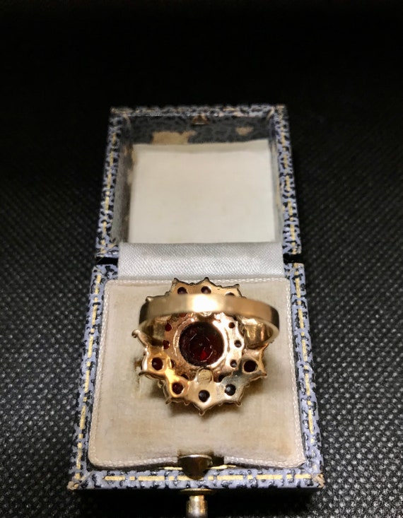Vintage 9ct gold garnet ring - image 4