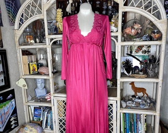 Vintage 70s Berry Pink Nightgown and Robe Peignoir Set by Gilead Size S