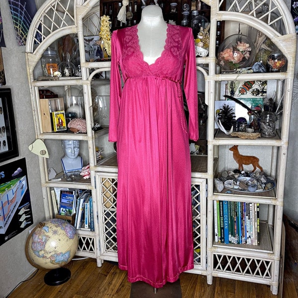 Vintage 70s Berry Pink Nightgown and Robe Peignoir Set by Gilead Size S