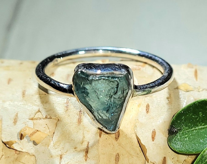 Natural Premium Blue Rough Cut Apatite Handmade .925 Sterling Silver Ring Size 8.5 3 Grams 1/4" x 3/8" AM27