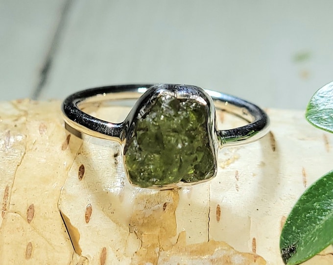 Natural Premium Rough Cut Green Peridot Handmade .925 Sterling Silver Ring Size 7.5 3 Grams 3/8" x 3/8" AM26