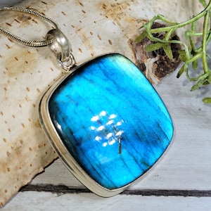 Labradorite Pendant, Blue Flash Labradorite Pendant, Sterling Silver Pendant, Gift for Her, Statement Pendant, Handmade Pendant, GF31