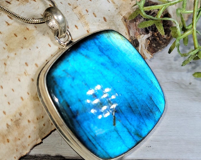 Labradorite Pendant, Blue Flash Labradorite Pendant, Sterling Silver Pendant, Gift for Her, Statement Pendant, Handmade Pendant, GF31