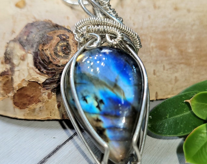 Labradorite Stone Pendant, Labradorite wire wrapped .925 Silver Pendant, Sterling Silver Wire Wrapped pendants, Handmade Stone Jewelry CR06