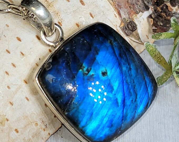 Labradorite Pendant, Blue Flash Labradorite Pendant, Sterling Silver Pendant, Gift for Her, Statement Pendant, Handmade Pendant, GF29