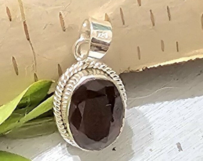 Eye Clean Faceted Garnet Pendant Handmade .925 Sterling Silver 5.1 Grams 9/16" x 3/8" FW38