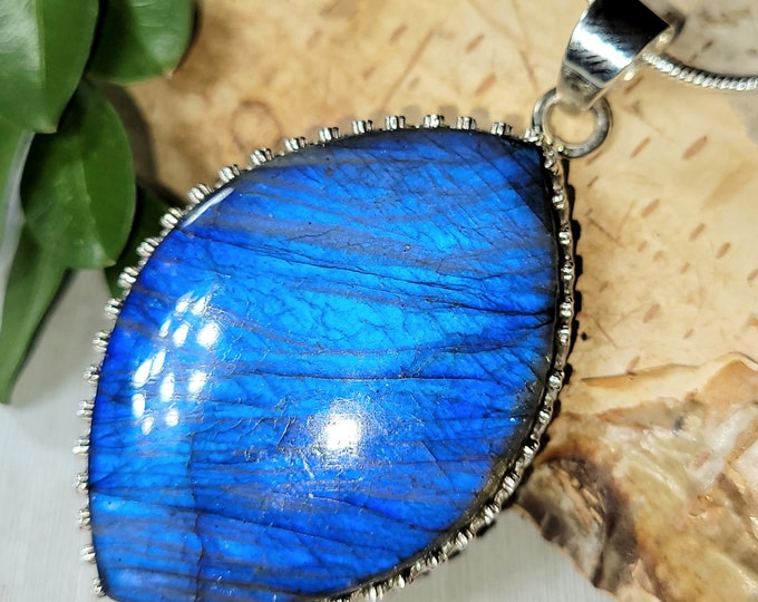 Labradorite Pendant, Blue Flash Labradorite Pendant, Sterling Silver Pendant, Gift for Her, Statement Pendant, Handmade Pendant, CA