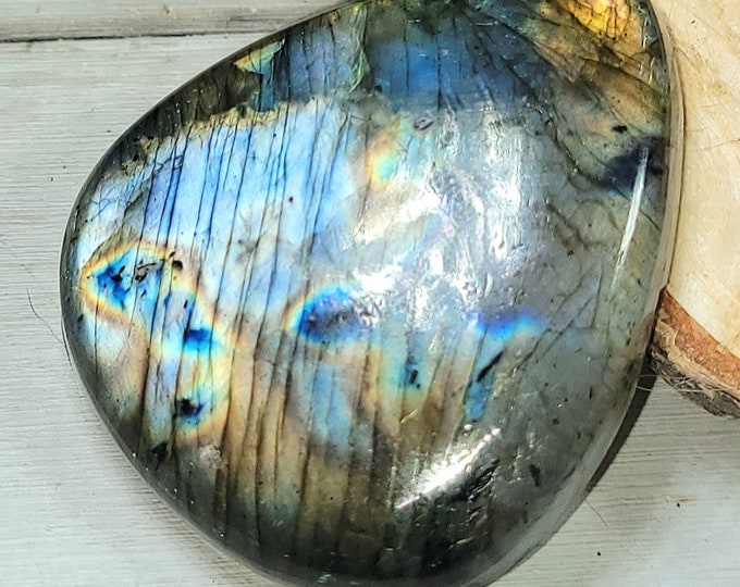 Natural Multi-Flash Labradorite Pear Cabochon 90ct 39mm x 34mm Wire Wrapping, Weaving, Pendant Bolo Tying LC18