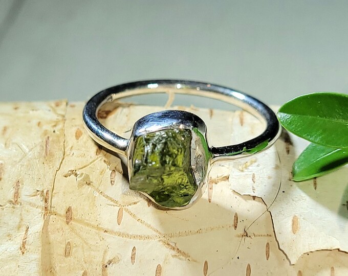 Natural Premium Rough Cut Green Peridot Handmade .925 Sterling Silver Ring Size 9 3 Grams 3/8" x 5/16" AN28