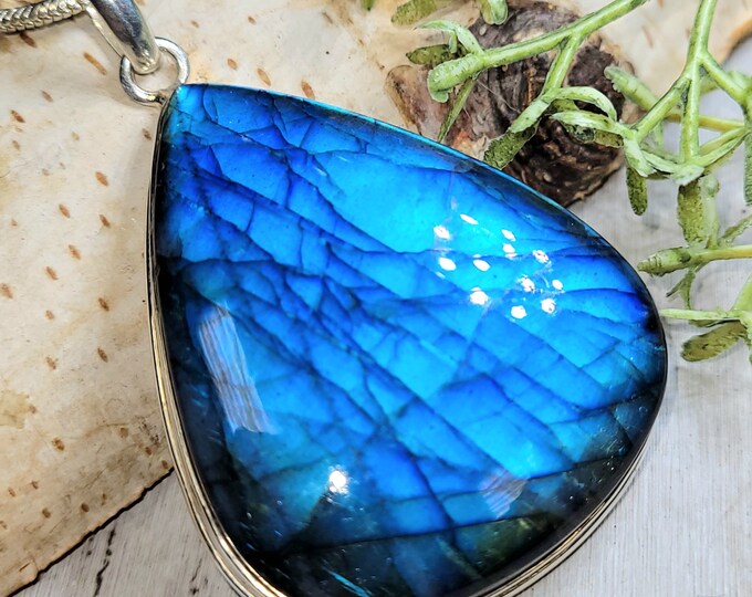 Labradorite Pendant, Blue Flash Labradorite Pendant, Sterling Silver Pendant, Gift for Her, Statement Pendant, Handmade Pendant, HD30