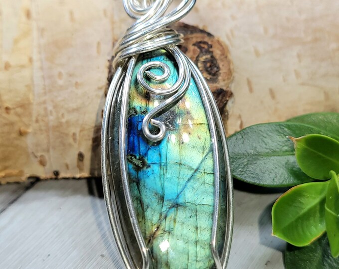 Labradorite Stone Pendant, Labradorite wire wrapped .925 Silver Pendant, Sterling Silver Wire Wrapped pendants, Handmade Stone Jewelry CR05