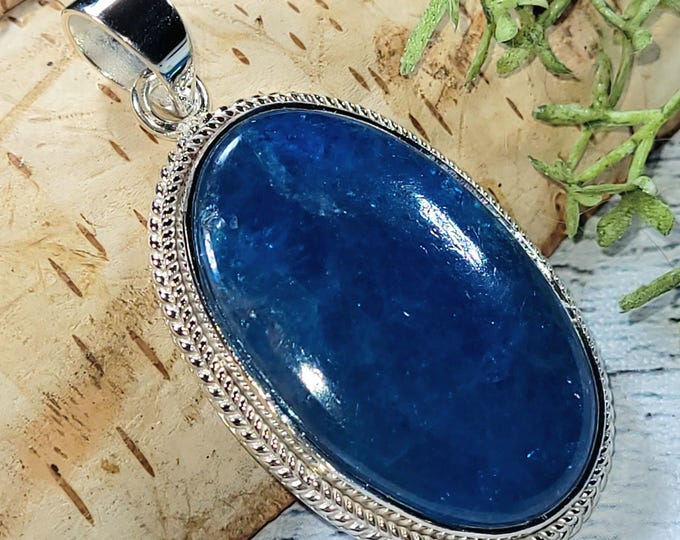 Blue Apatite Pendant, .925 Sterling Silver Apatite Pendant, Silver Apatite Pendant, Gift for her, Statement pendant HW03