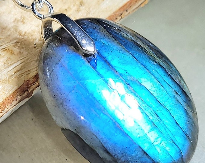 Natural High Grade Dainty Blue Flash Labradorite Oval Cabochon  .925 Sterling Silver Pendant 1 3/8" x 13/16" EE31