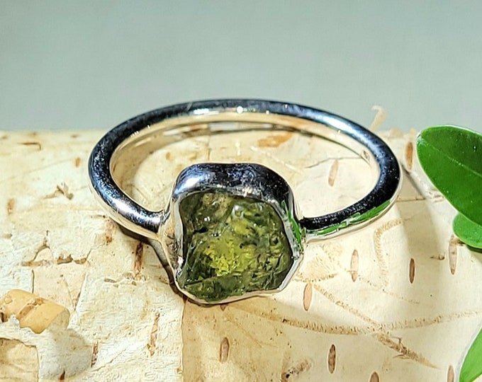 Natural Premium Rough Cut Green Peridot Handmade .925 Sterling Silver Ring Size 7.5 3 Grams 3/8" x 3/8" AN26