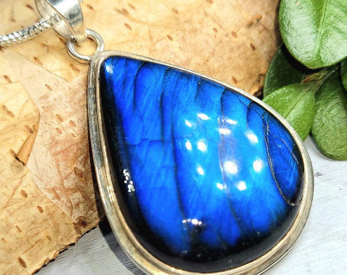 Labradorite Pendant, Blue Flash Labradorite Pendant, Sterling Silver Pendant, Gift for Her, Statement Pendant, Handmade Pendant, DF25