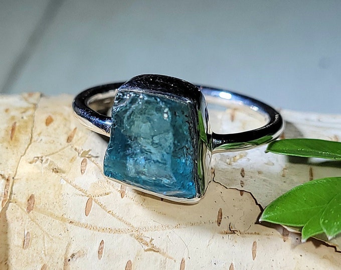 Natural Top Grade Blue Rough Cut Apatite Handmade .925 Sterling Silver Ring Size 7.5 4 Grams 3/8" x 3/8" AN40