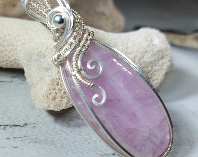 Kunzite Pendant, Wire Wrapped Kunzite Pendant, Sterling Silver Pendant, Lavender Wire Wrapped Pendant, .925 Sterling silver pendant GG40