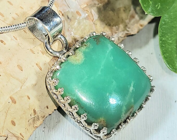Natural Chrysoprase .925 Sterling Silver Crown Setting Pendant weighs 6 grams and measures 1 1/4" x 3/4" AB45