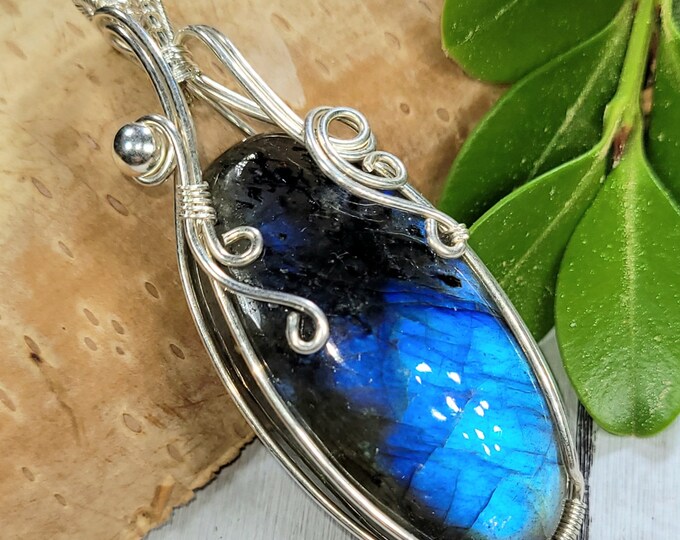 Labradorite Pendant, Labradorite Sterling Silver Wire Wrapped Pendant, Labradorite Weaved Pendant, Handmade Pendant, Gift for Her, FD01