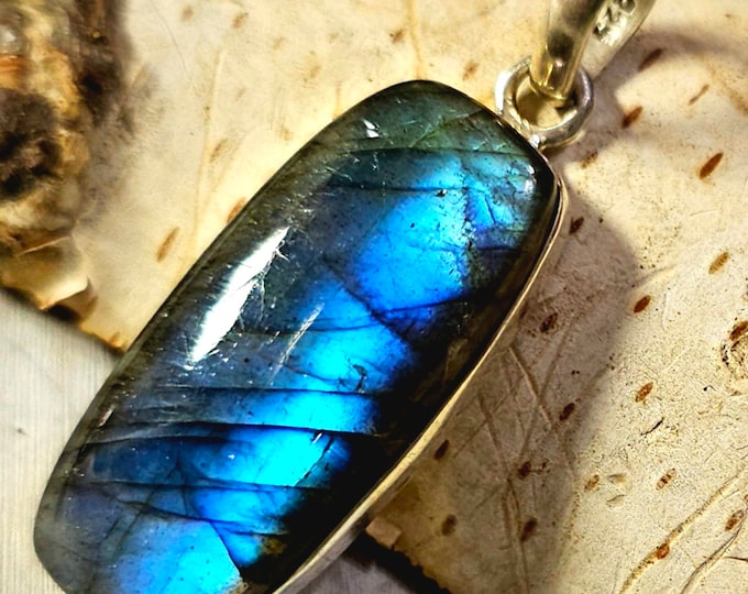 Labradorite Pendant, Blue Flash Labradorite Pendant, Sterling Silver Pendant, Gift for Her, Statement Pendant, Handmade Pendant, GF28