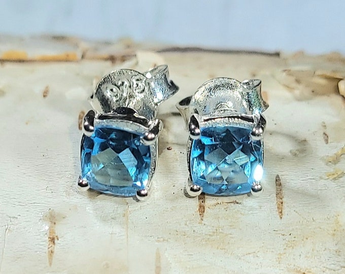 Natural High Grade Blue Topaz 1.35Ct .925 Sterling Silver Stud Earrings 5mm Stones 1/4" Round VS Clarity EZ14