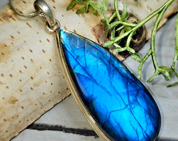 Labradorite Pendant, Blue Flash Labradorite Pendant, Sterling Silver Pendant, Gift for Her, Statement Pendant, Handmade Pendant, GF34