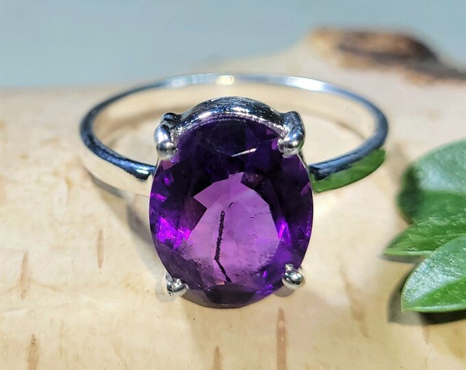 Natural High Quality Amethyst Oval 1.40Ct .925 Sterling Silver Ring Size 7.5 3 Grams 7/16" x 5/16" CN44 Eye Clean