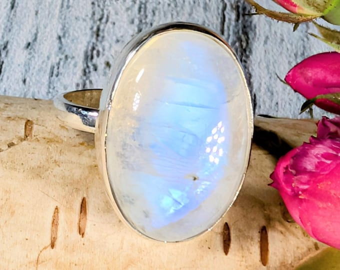 Handmade Blue Flash Oval Moonstone Sterling Silver Ring; Blue Flash Moonstone Ring 9.5, KA25