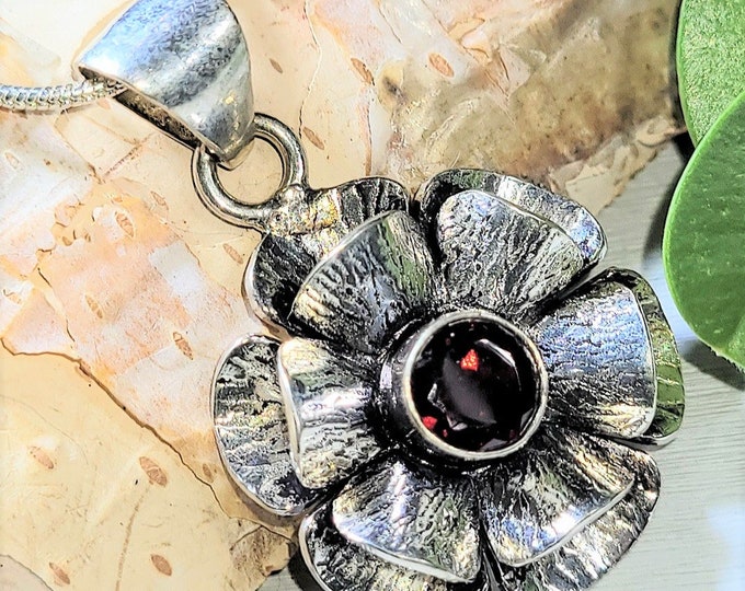 Natural Red Garnet Flower .925 Sterling Silver Pendant measures 1 7/16" x 7/8" 6 Grams H19