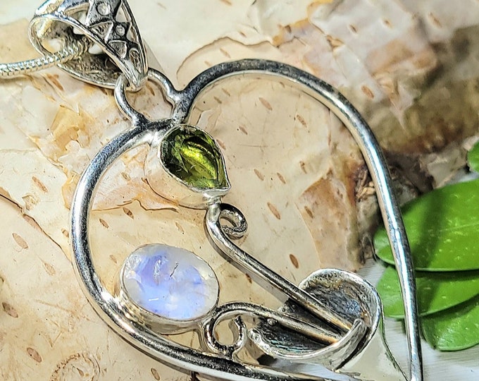 Natural Faceted Moonstone & Peridot Heart  .925 Sterling Silver Estate Pendant measures 1 3/8" x 1 3/8" 6 Grams N11