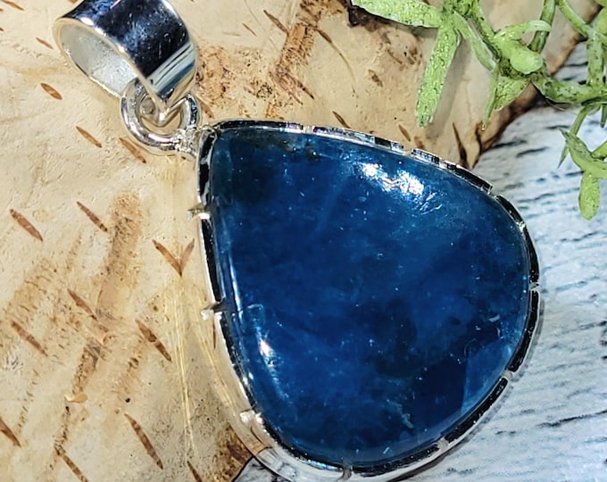 Blue Apatite Pendant, .925 Sterling Silver Apatite Pendant, Silver Apatite Pendant, Gift for her, Statement pendant HW09