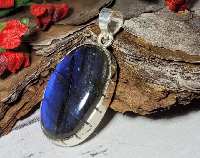 Natural AAA Grade Full Blue Labradorite Oval Handmade .925 Sterling Silver Pendant 1 5/8" x  3/4" 9 Grams CY15