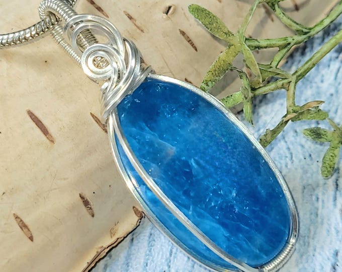 Natural High Quality Apatite Wire Wrapped Pendant, .925 Sterling Silver wire wrapped, Wire-wrapped Silver Apatite Pendant, JG19