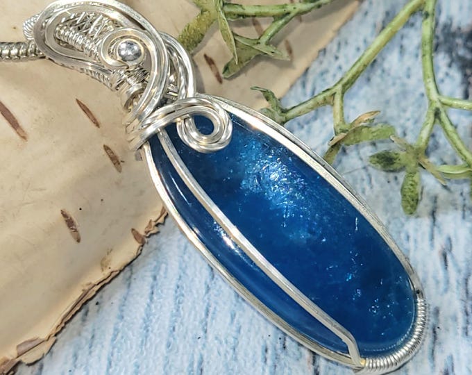 Natural High Quality Apatite Wire Wrapped Pendant, .925 Sterling Silver wire wrapped, Wire-wrapped Silver Apatite Pendant, JG21