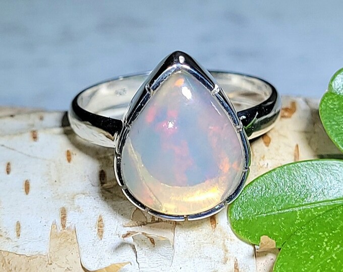 Natural Flashy Ethiopian Opal .925 Sterling Silver Ring Size 8 4 Grams 9/16" x 7/16" EY27