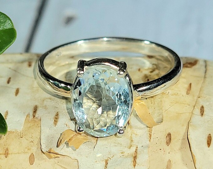Natural High Quality Aquamarine Oval 1.60Ct .925 Sterling Silver Ring Size 9 3 Grams 7/16" x 3/8" EZ20