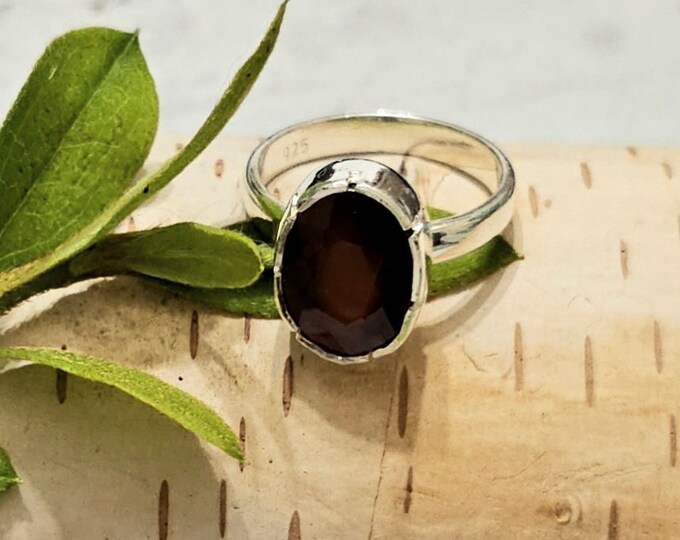 Eye Clean Faceted Garnet Ring Handmade .925 Sterling Silver Ring Size 6 4.1 Grams 1/2" x 3/8" FW32