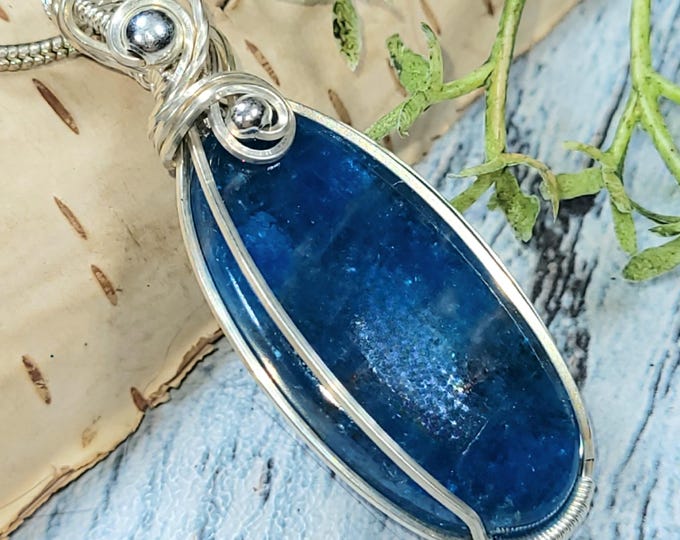 Natural High Quality Apatite Wire Wrapped Pendant, .925 Sterling Silver wire wrapped, Wire-wrapped Silver Apatite Pendant, JA20